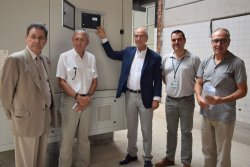 Representants del CHV en el moment d'engegar la nova estació generadora de fred