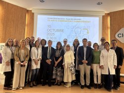 Fotografia amb tots els ponents de l'acte