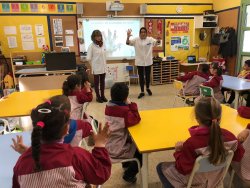 Activitat per conscienciar sobre la higiene de mans que es va realitzar, a l'abril, a l'escola El Carme Vedruna de Manlleu