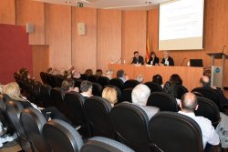 El gerent del CHV, Pere Soley, amb els gerents de les regions sanitàries de Catalunya Central i Girona, la Dra. Marta Chandre i el Dr. Miquel Carreras, aquest dijous, durant la presentació.