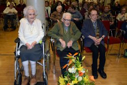 D’esquerra a dreta, els tres avis centenaris de la Residència Aura: M. Dolors Porqueras, Joan Font i Carme Carrera.